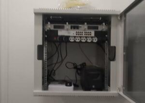 Настінна шафа